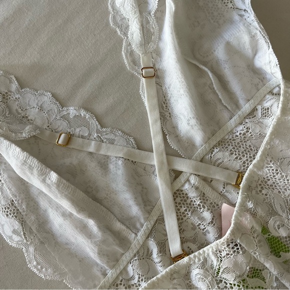 HAH Comin' In Haht Bodysuit in Blanc - Picture 9 of 16